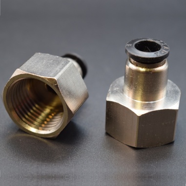 Pneumatic tube fitting: 6mm, threaded, 3/4 inch straight pipe connector
