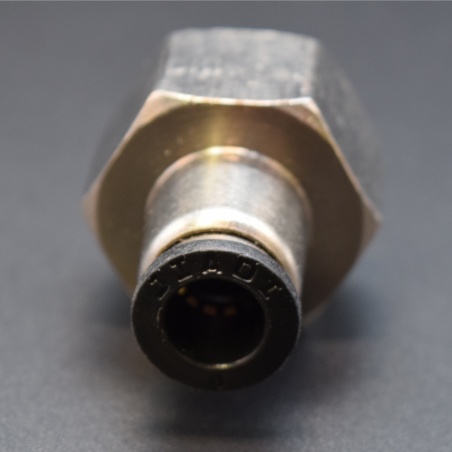 Pneumatic tube fitting: 6mm, threaded, 3/4 inch straight pipe connector